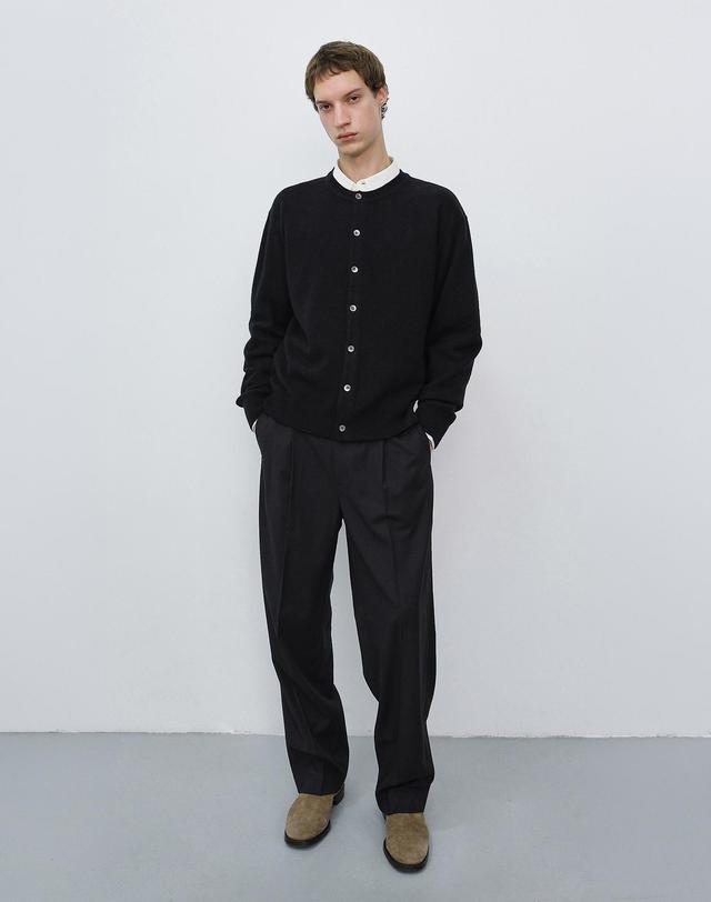 던스트 PLEATED SEMI-WIDE SLACKS BLACK_M_UDPA6C302BK 블랙 착용컷