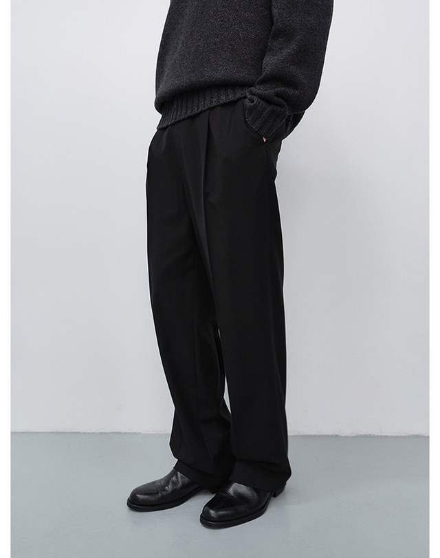 던스트 PLEATED SEMI-WIDE SLACKS BLACK_M_UDPA6C302BK 블랙 착용컷