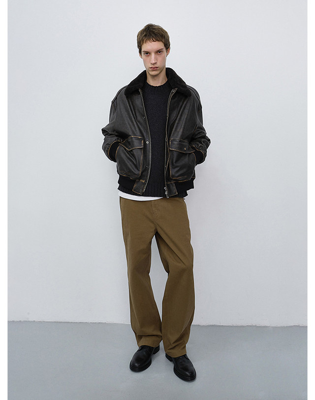 던스트 STRAIGHT CHINO SLACKS BEIGE_M_UDPA6C301I2 베이지 착용컷
