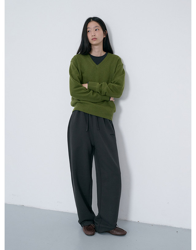 던스트 UNISEX STRAIGHT SWEATPANTS SOFT BLACK_M_UDPA6C101BK 블랙 착용컷