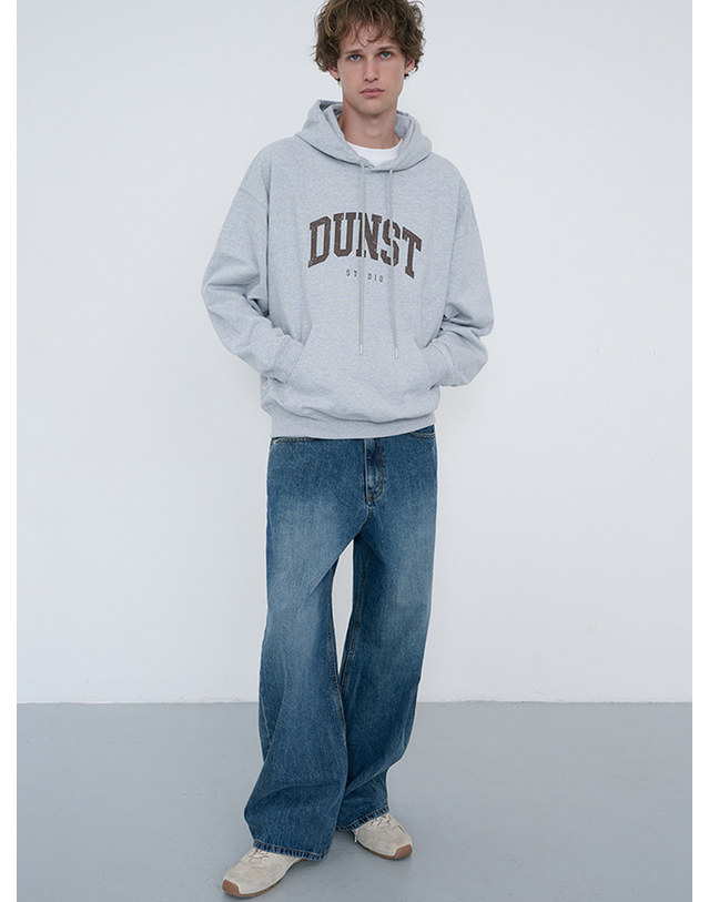 던스트 UNISEX ARCH LOGO HOODIE MID MELANGE GREY_M_UDTS6C111G1 그레이 착용컷