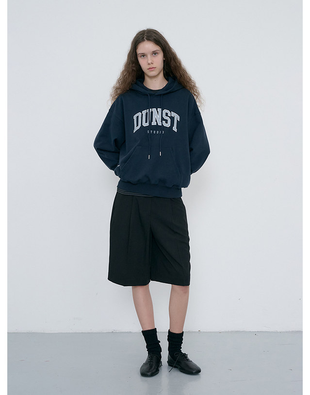 던스트 UNISEX ARCH LOGO HOODIE FRENCH NAVY_M_UDTS6C111N2 네이비 착용컷