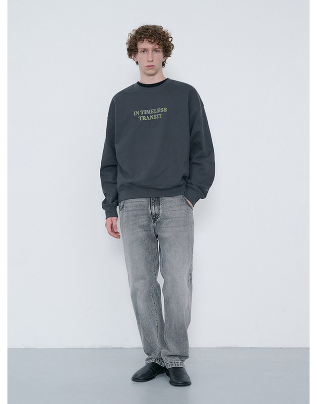 던스트 UNISEX SLOGAN SWEATSHIRT CHARCOAL GREY_M_UDTS6C109CG 그레이 착용컷