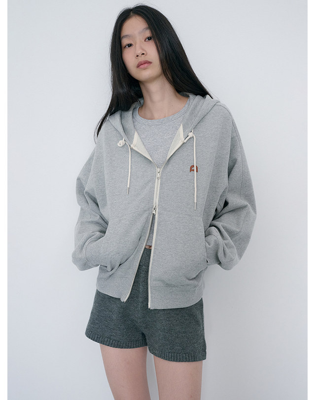 던스트 UNISEX LEATHER LOGO ZIP-UP HOODIE MELANGE GREY_M_UDTS6C108G2 그레이 착용컷
