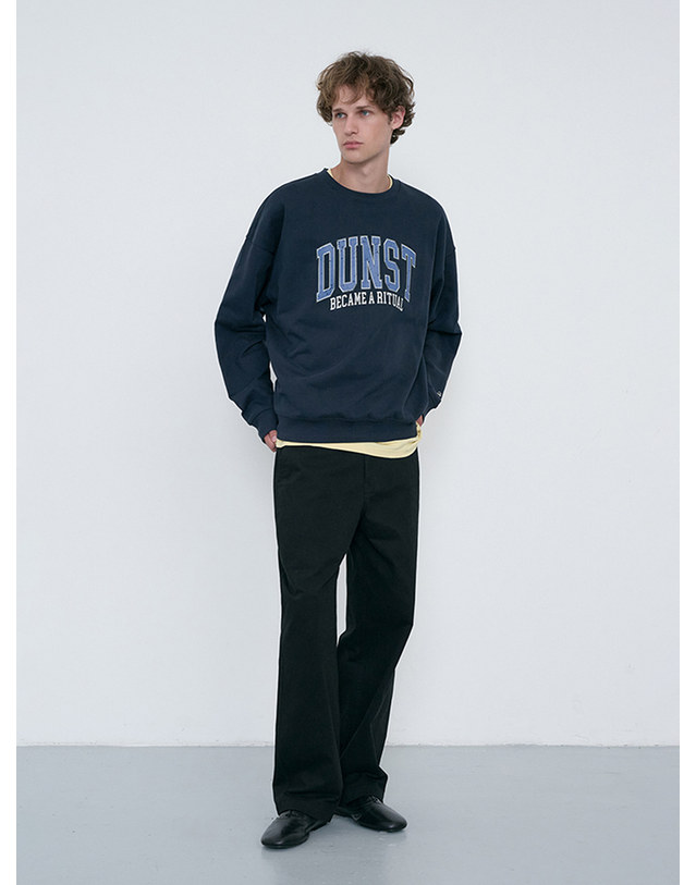 던스트 UNISEX ARCH LOGO SWEATSHIRT FRENCH NAVY_M_UDTS6C104N2 네이비 착용컷