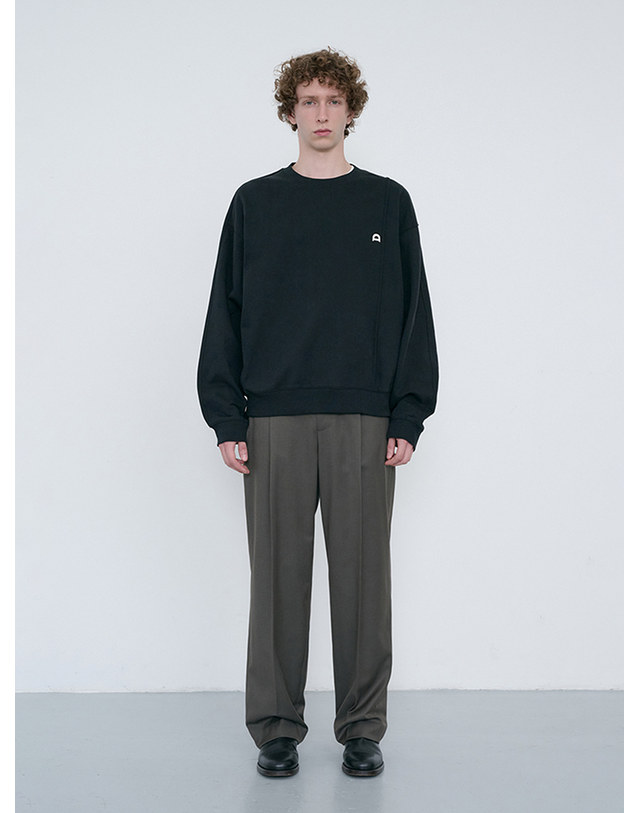 던스트 UNISEX DUNST LOGO CREASE SWEATSHIRT BLACK_M_UDTS6C103BK 블랙 착용컷