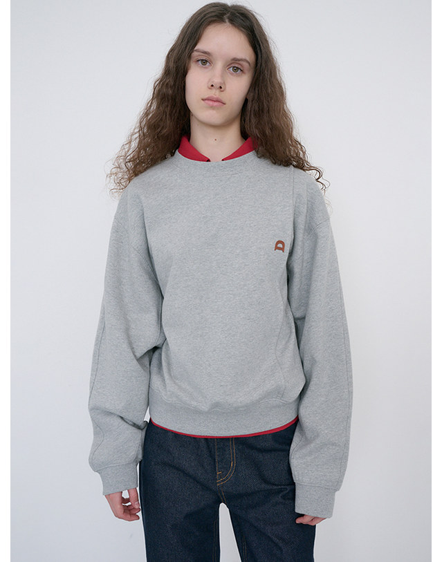 던스트 UNISEX DUNST LOGO CREASE SWEATSHIRT MELANGE GREY_M_UDTS6C103G2 그레이 착용컷
