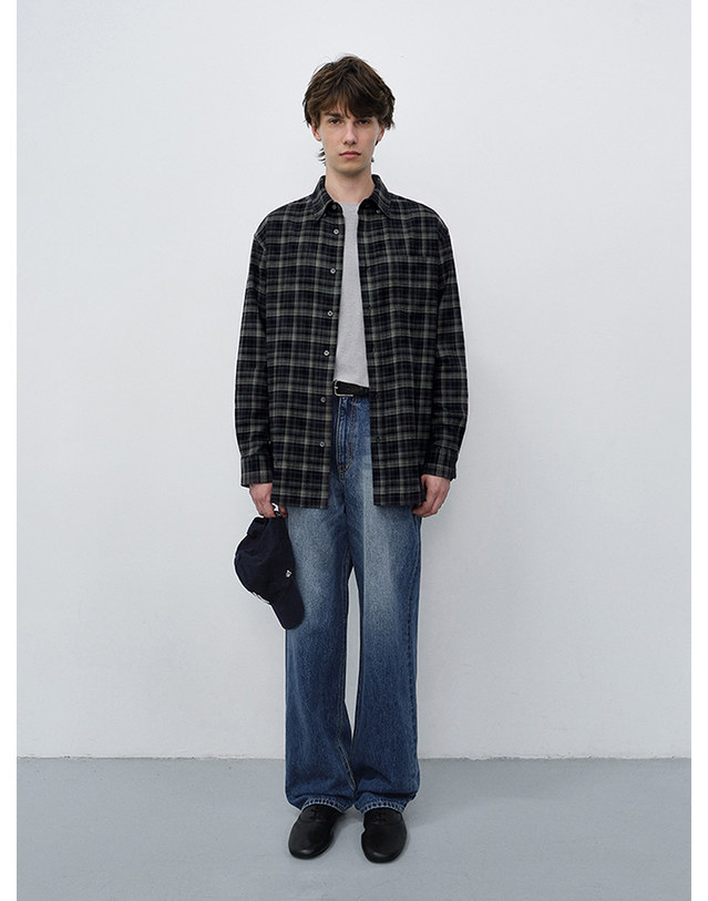 던스트 UNISEX CHECKED FLANNEL BD SHIRT NAVY GREY_M_UDSH6C103N2 네이비 착용컷