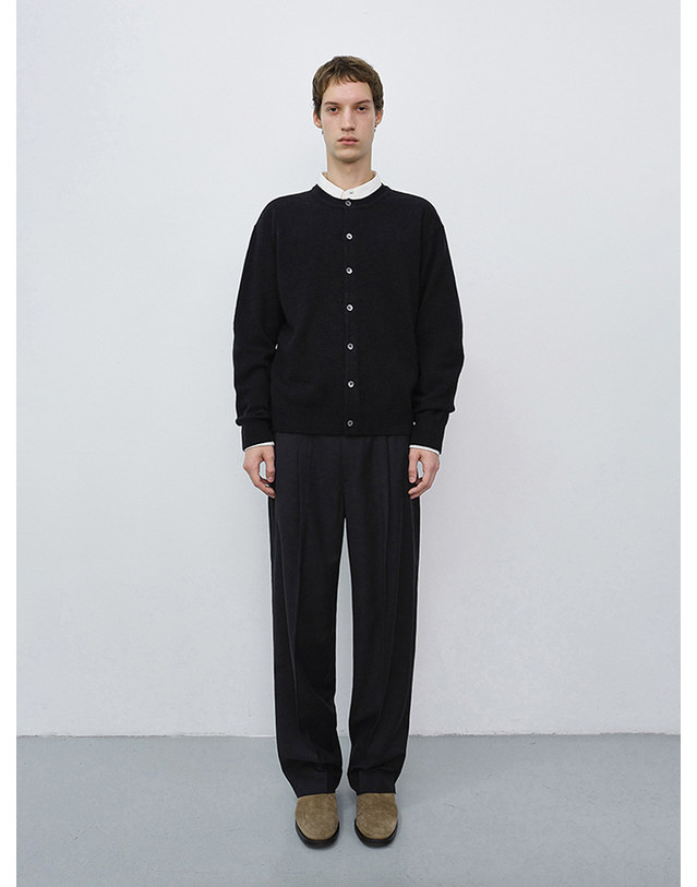 던스트 UNISEX CREWNECK KNIT CARDIGAN BLACK_M_UDSW6C101BK 블랙 착용컷