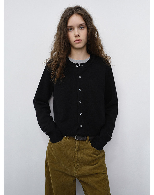 던스트 UNISEX CREWNECK KNIT CARDIGAN BLACK_M_UDSW6C101BK 블랙 착용컷