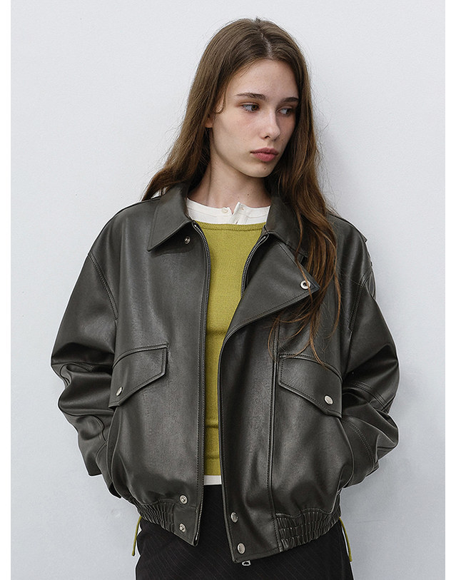 던스트 UNISEX CROPPED LEATHER BLOUSON GREYISH KHAKI_M_UDJU6C108K3 카키 착용컷