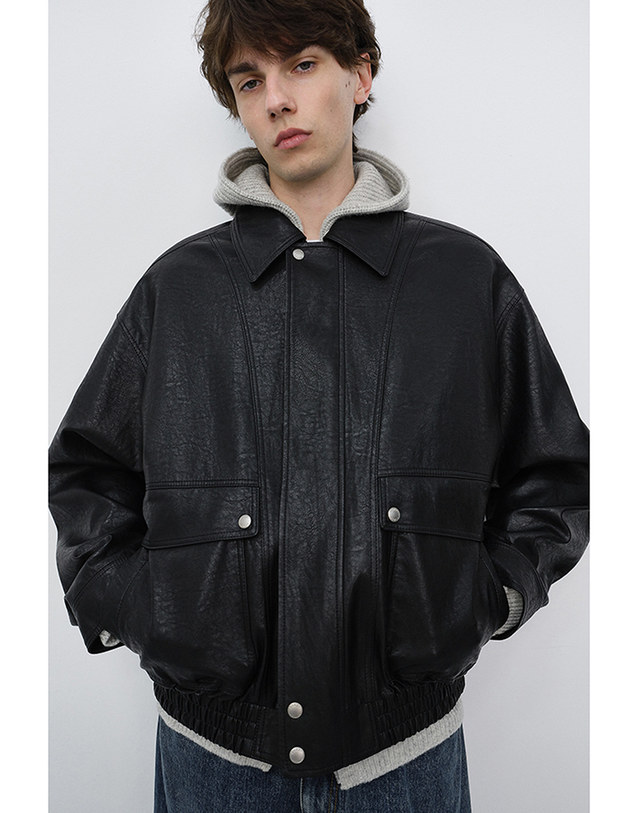 던스트 UNISEX LEATHER ZIP-UP BLOUSON BLACK_M_UDJU6C105BK 블랙 착용컷