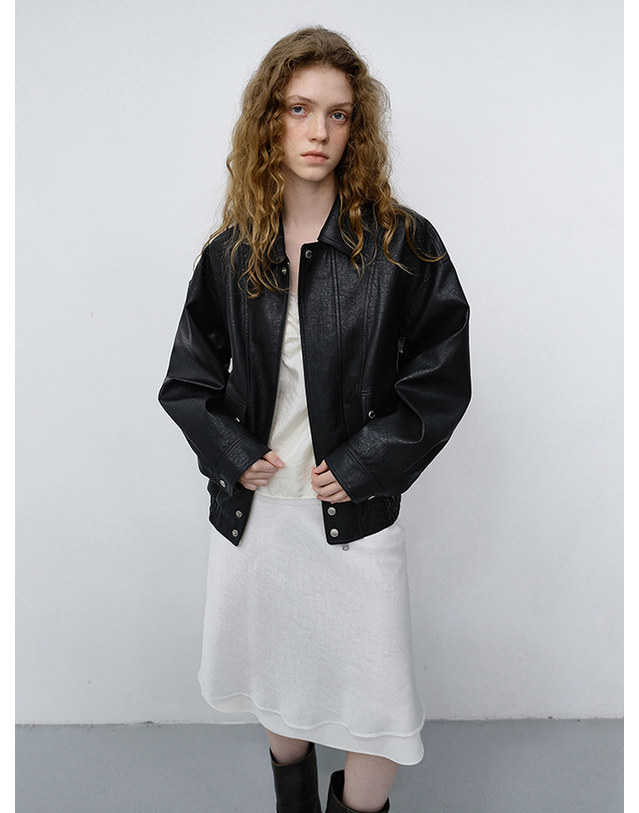 던스트 UNISEX LEATHER ZIP-UP BLOUSON BLACK_M_UDJU6C105BK 블랙 착용컷