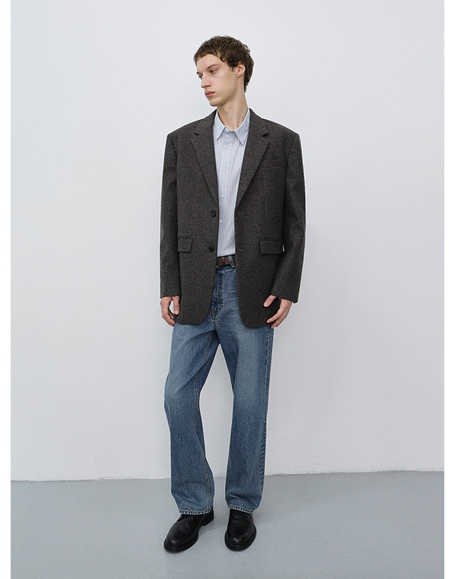 던스트 UNISEX CLASSIC 2 BUTTON WOOL BLAZER CHARCOAL BROWN_M_UDJA6C107W3 브라운 착용컷