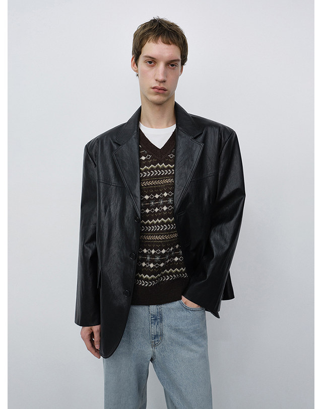 던스트 UNISEX RELAXED LEATHER HALF JACKET BLACK_M_UDJA6C103BK 블랙 착용컷
