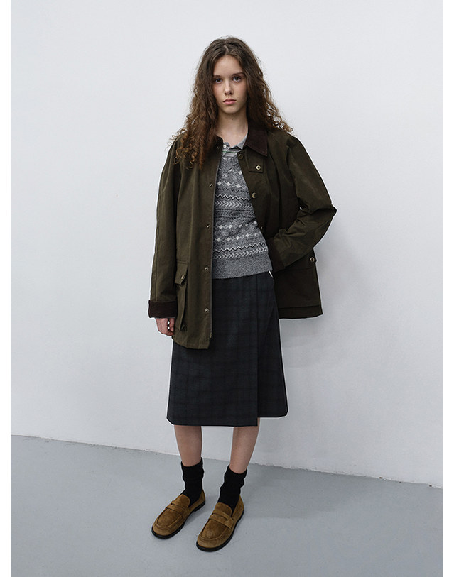 던스트 PLEATS MIDI WRAP CHECKED SKIRT CHARCOAL GREY CHECK_UDSK6C205CG 그레이 착용컷