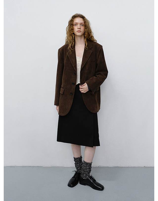 던스트 PLEATS MIDI WRAP SKIRT BLACK_UDSK6C205BK 블랙 착용컷