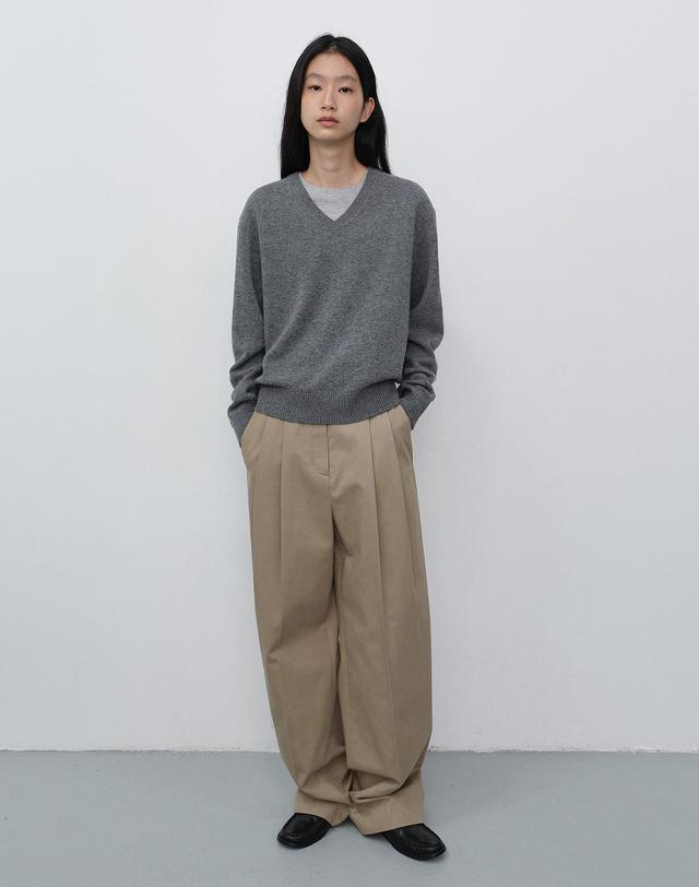 던스트 DOUBLE PLEATED WIDE CHINO SLACKS BEIGE_UDPA6C203I2 베이지 착용컷
