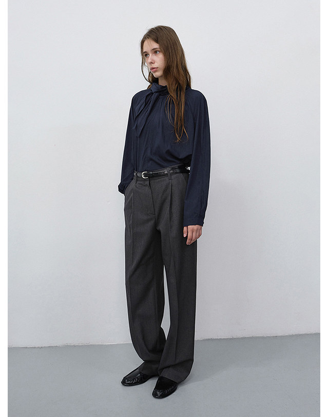 던스트 PLEATED SEMI-WIDE SLACKS CHARCOAL GREY_UDPA6C202CG 그레이 착용컷