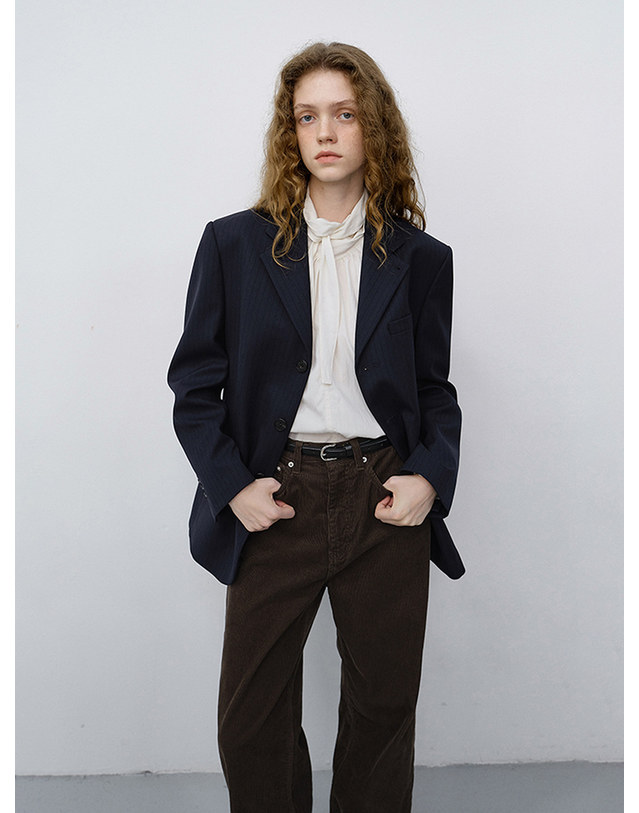 던스트 TIE BLOUSE CREAM_UDBL6C203CR 아이보리 착용컷