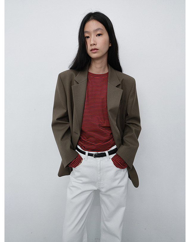던스트 ESSENTIAL 2 BUTTON WOOL BLAZER MOCHA BROWN_UDJA6C202W2 브라운 착용컷