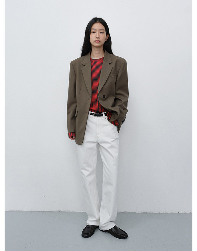 던스트 ESSENTIAL 2 BUTTON WOOL BLAZER MOCHA BROWN_UDJA6C202W2 브라운 착용컷