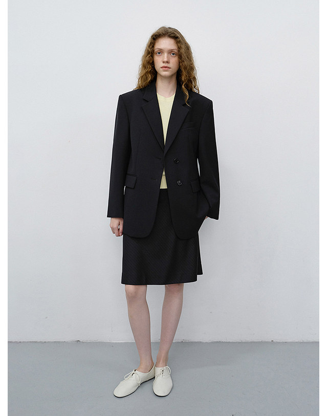 던스트 ESSENTIAL 2 BUTTON WOOL BLAZER BLACK_UDJA6C202BK 블랙 착용컷