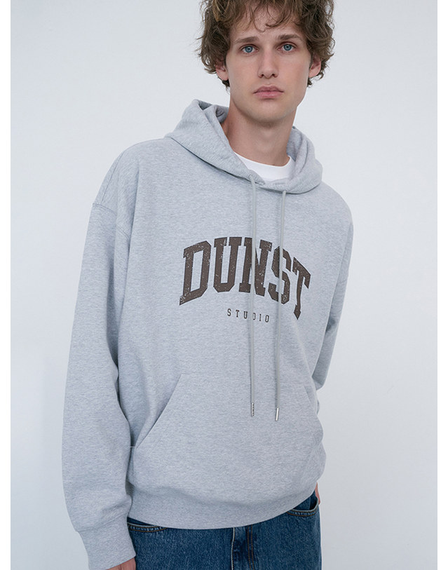 던스트 UNISEX ARCH LOGO HOODIE MID MELANGE GREY_UDTS6C111G1 그레이 착용컷