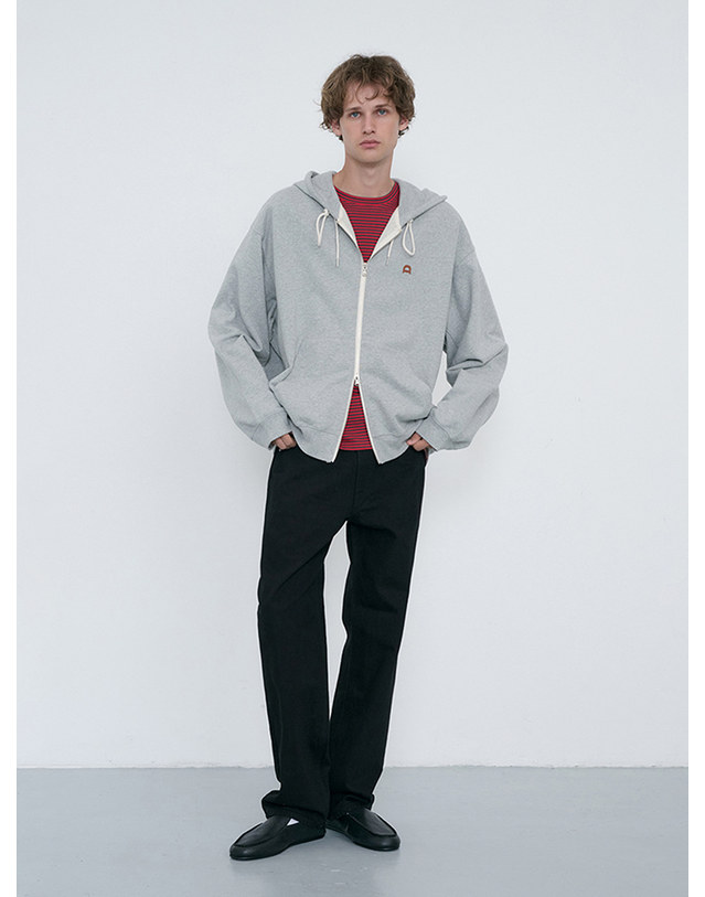 던스트 UNISEX LEATHER LOGO ZIP-UP HOODIE MELANGE GREY_UDTS6C108G2 그레이 착용컷
