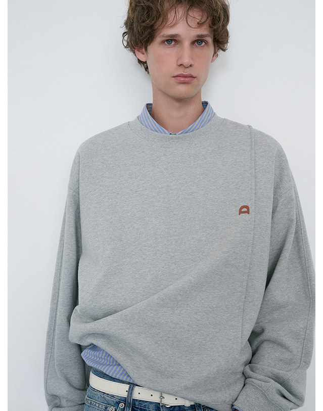 던스트 UNISEX DUNST LOGO CREASE SWEATSHIRT MELANGE GREY_UDTS6C103G2 그레이 착용컷