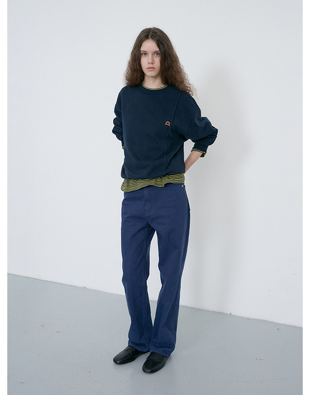 던스트 UNISEX DUNST LOGO CREASE SWEATSHIRT FRENCH NAVY_UDTS6C103N2 네이비 착용컷