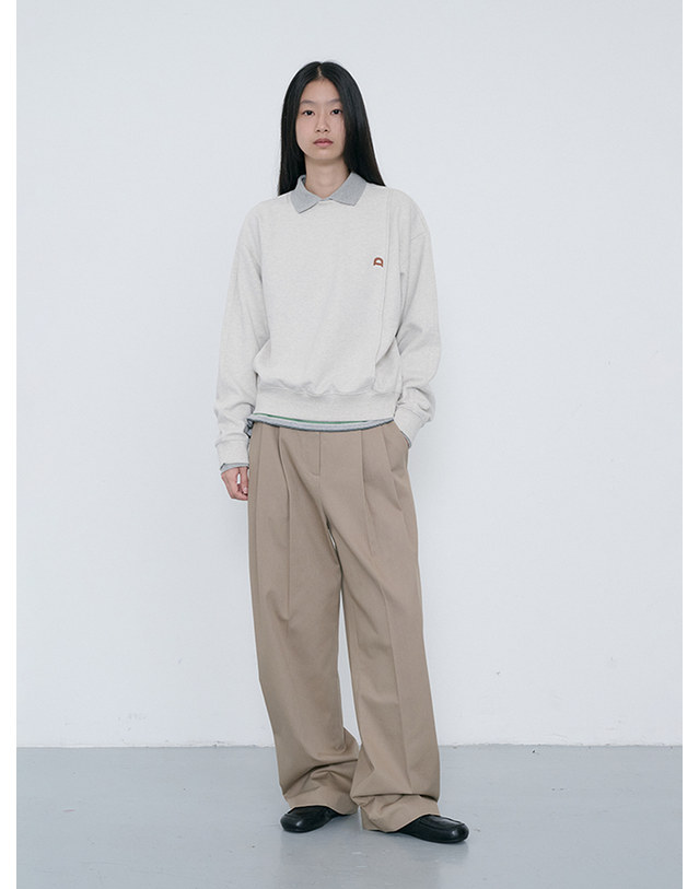 던스트 UNISEX DUNST LOGO CREASE SWEATSHIRT OATMEAL MELANGE_UDTS6C103I1 그레이 착용컷