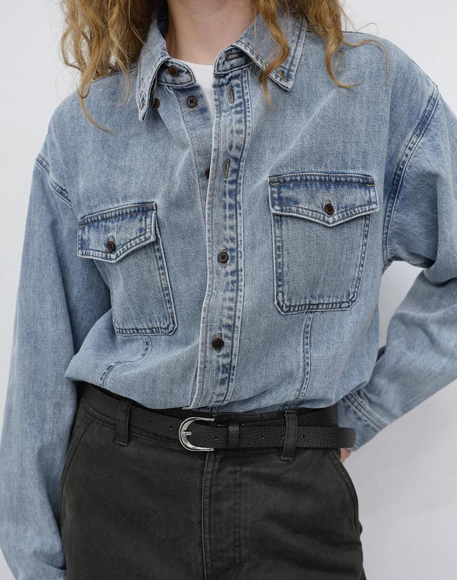 던스트 UNISEX CLASSIC DENIM SHIRT LIGHT BLUE_UDSH6C105B1 블루 착용컷