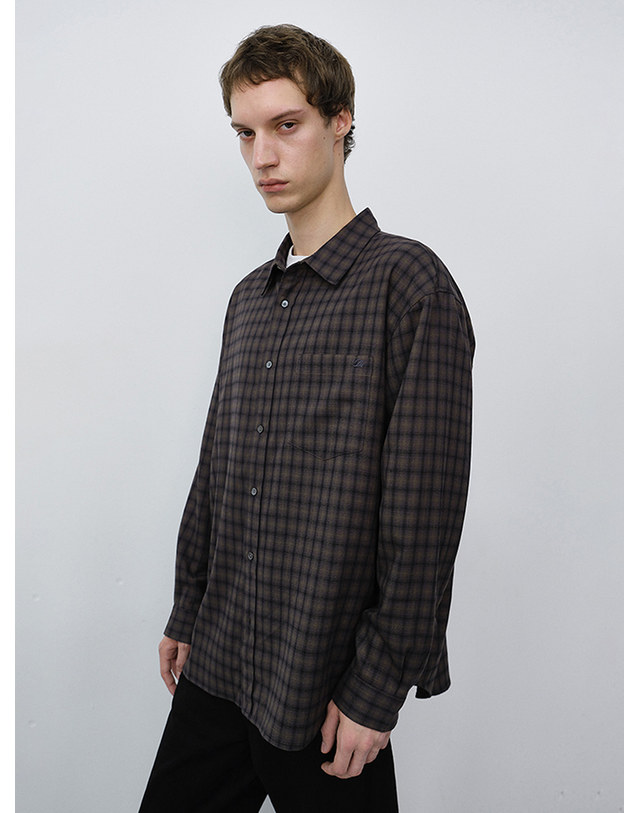 던스트 UNISEX CHECKED FLANNEL SHIRT KHAKI_UDSH6C104K2 카키 착용컷
