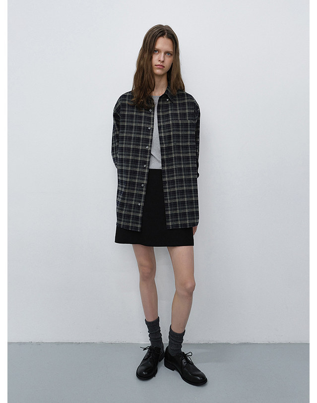던스트 UNISEX CHECKED FLANNEL BD SHIRT NAVY GREY_UDSH6C103N2 네이비 착용컷