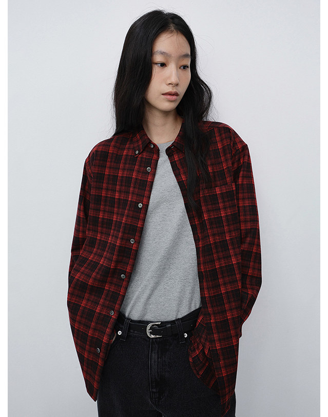 던스트 UNISEX CHECKED FLANNEL BD SHIRT RED_UDSH6C103R2 레드 착용컷