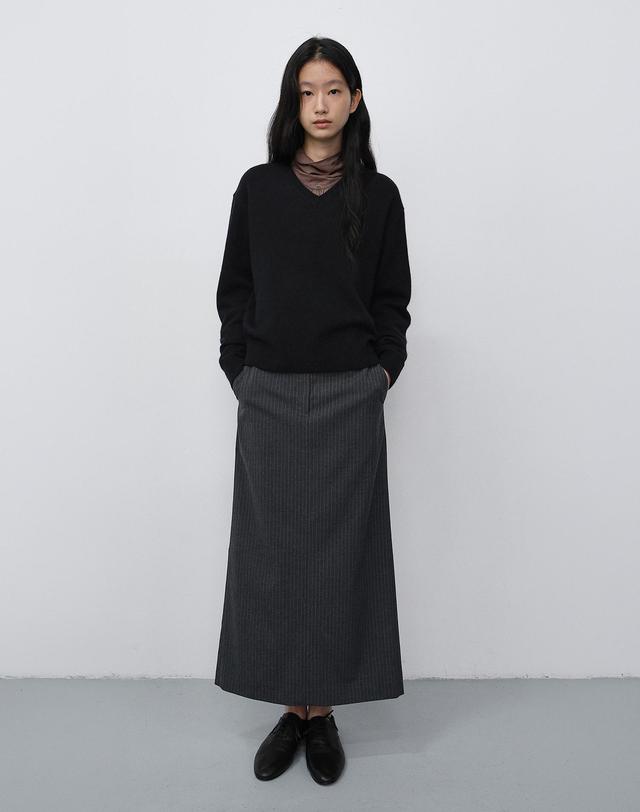 던스트 UNISEX CASHMERE V-NECK SWEATER BLACK_UDSW6C111BK 블랙 착용컷