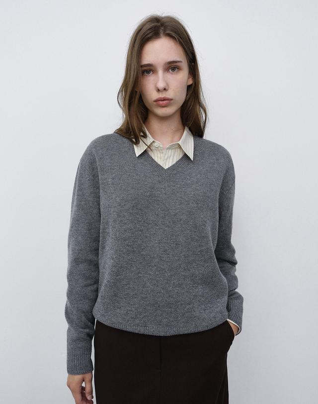던스트 UNISEX CASHMERE V-NECK SWEATER MELANGE GREY_UDSW6C111G2 그레이 착용컷