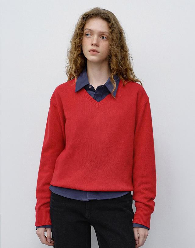 던스트 UNISEX CASHMERE V-NECK SWEATER RED_UDSW6C111R2 레드 착용컷