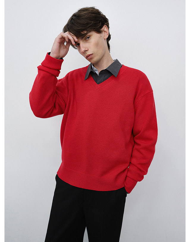 던스트 UNISEX CASHMERE V-NECK SWEATER RED_UDSW6C111R2 레드 착용컷