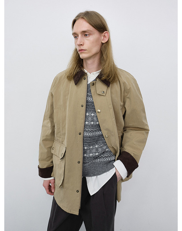 던스트 UNISEX WAXED COTTON HUNTING JACKET BEIGE_UDJU6C111I2 베이지 착용컷