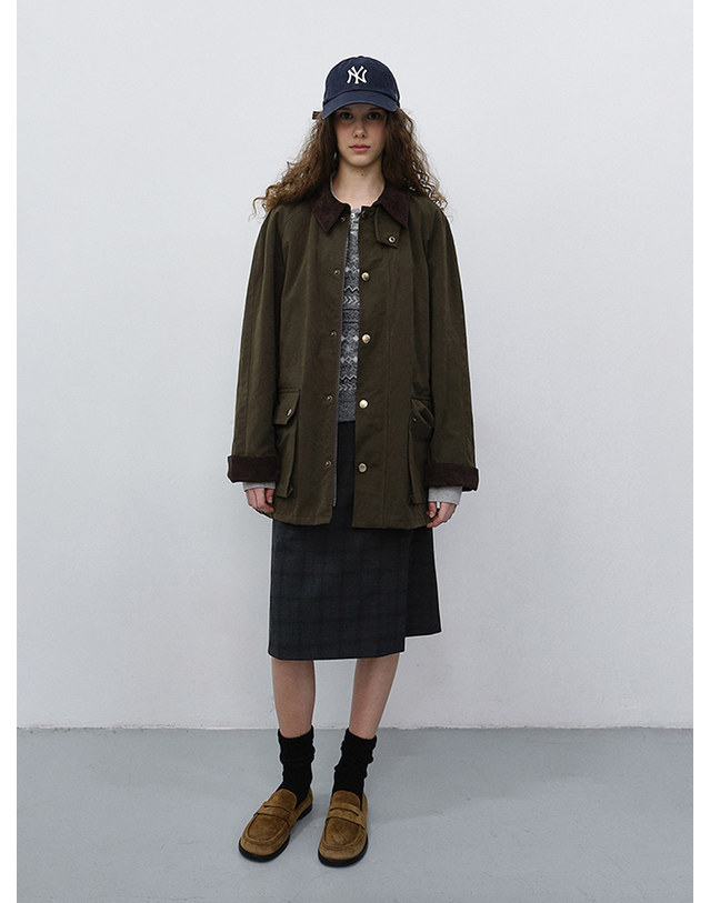 던스트 UNISEX WAXED COTTON HUNTING JACKET KHAKI_UDJU6C111K2 카키 착용컷