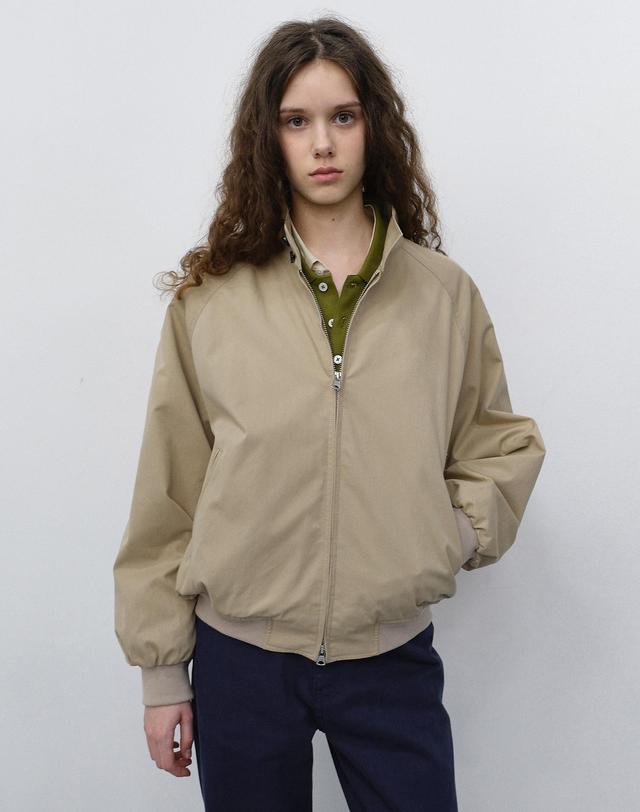 던스트 UNISEX VOLUME HARRINGTON JACKET BEIGE_UDJU6C110I2 베이지 착용컷