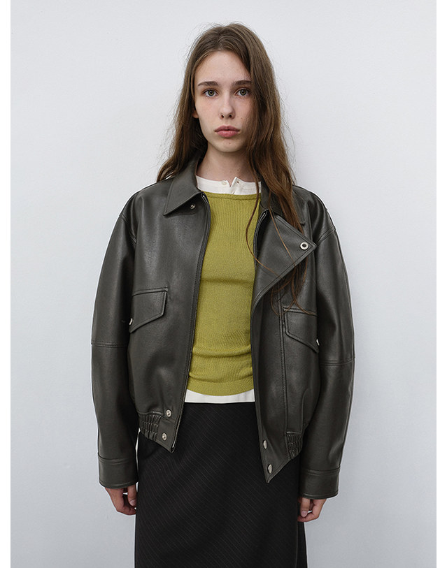 던스트 UNISEX CROPPED LEATHER BLOUSON GREYISH KHAKI_UDJU6C108K3 카키 착용컷