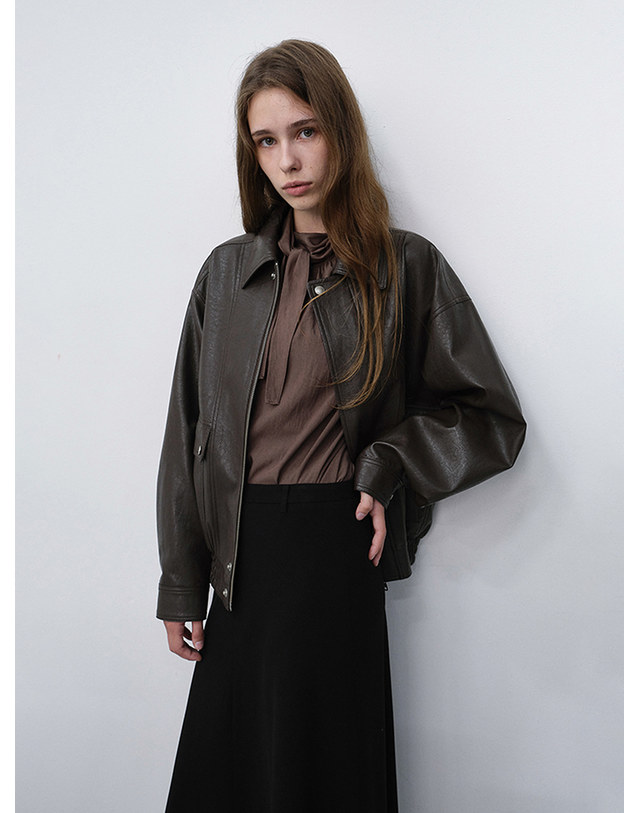 던스트 UNISEX LEATHER ZIP-UP BLOUSON DARK BROWN_UDJU6C105W2 브라운 착용컷