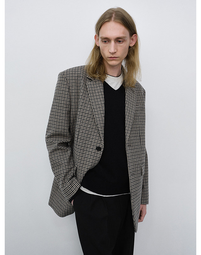 던스트 UNISEX CLASSIC 2 BUTTON WOOL BLAZER BEIGE CHECK_UDJA6C107I3 멀티컬러 착용컷