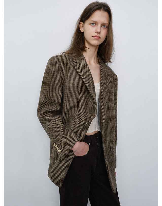 던스트 UNISEX CLASSIC 2 BUTTON WOOL BLAZER BROWN CHECK_UDJA6C107W2 브라운 착용컷