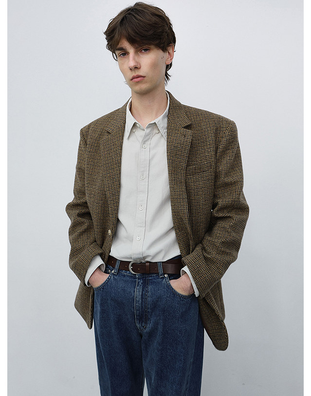 던스트 UNISEX CLASSIC 2 BUTTON WOOL BLAZER BROWN CHECK_UDJA6C107W2 브라운 착용컷