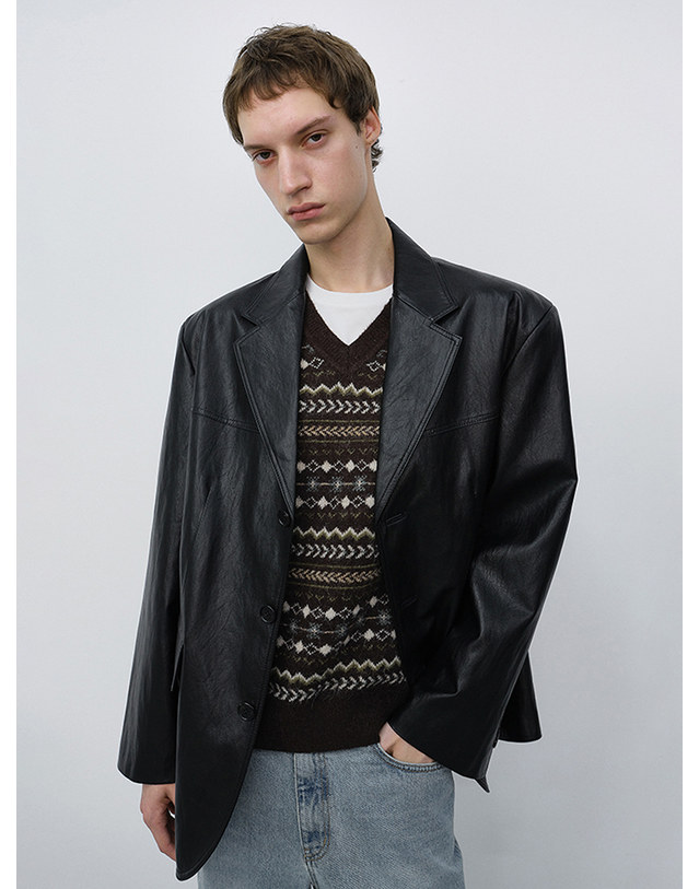 던스트 UNISEX RELAXED LEATHER HALF JACKET BLACK_UDJA6C103BK 블랙 착용컷