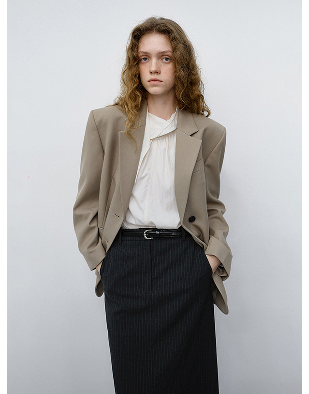 던스트 ESSENTIAL 2 BUTTON WOOL BLAZER SAND BEIGE_UDJA6C202CM 카멜 착용컷